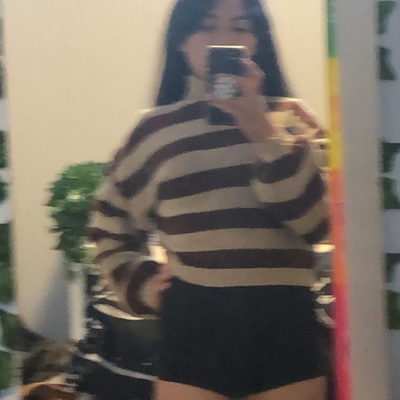 Brown turtle neck. Mid quality. - Picture 2 of 2